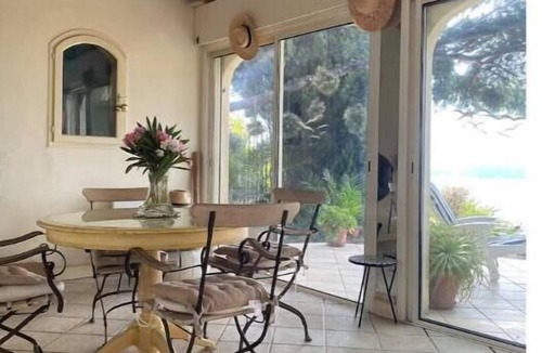 Le Lavandou House | On the hills above St. Clair