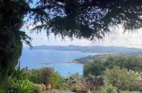 Le Lavandou House | On the hills above St. Clair