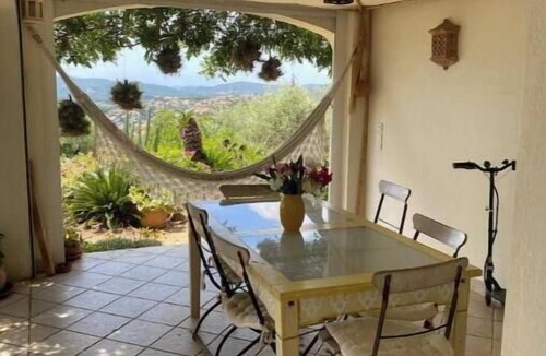Le Lavandou House | On the hills above St. Clair