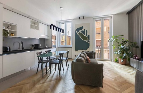 Rione VII Regola Apartment | Our apartment is in a building of the past century, it's on the 2nd floor and served by an elevator.You will have at your disposal 2 bedrooms, 2 bathrooms, and a living room, with a cooking area, that will be able to accommodate up to 5 people.The livi