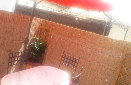Aigues-Mortes Medieval City Apartment | P2 with patio in the heart of the ramparts