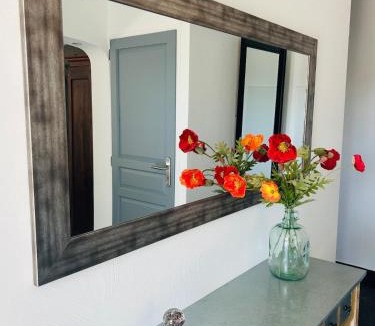 Tourrettes-sur-Loup Apartment | Paisible Rez-de-jardin de villa - Côte d'Azur