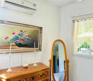 Tourrettes-sur-Loup Apartment | Paisible Rez-de-jardin de villa - Côte d'Azur