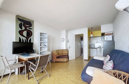 Palavas-les-Flots Apartment | Palavas bright F2, near beach and shops, TV and wifi included