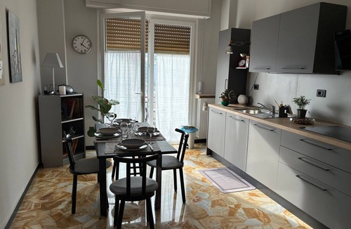 San Teodoro Apartment | Panoramic apartment near train station and old port