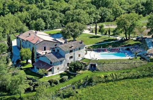 Porrena House | Panoramic villa with heated pool, party room and catering on demand