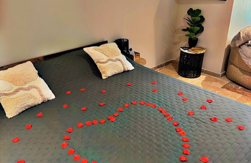 Montignargues Bed & Breakfast | Paradise & Desire: Romantic Room