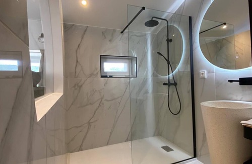 Reillanne Apartment | Paradise Love In Provence - Loft Étoilé - Spa Privatif