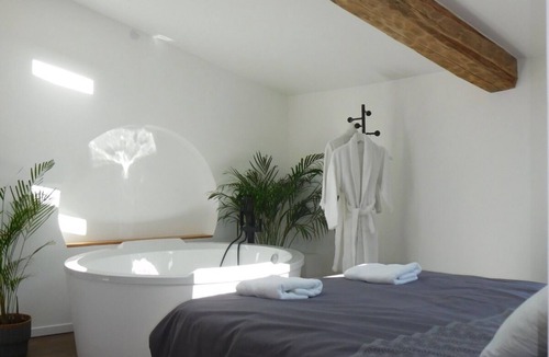 Reillanne Apartment | Paradise Love In Provence - Loft Étoilé - Spa Privatif