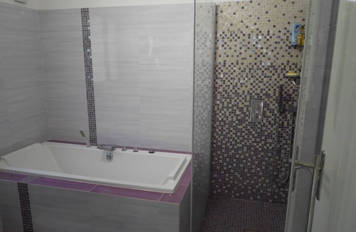 Roquefort-les-Pins House | PARENTAL SUITE WITH SHOWER AND BATH