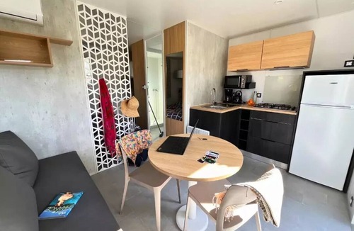 Saignon House | Parpaioun Mobile Home for 2 People, Air-Conditioned + TV