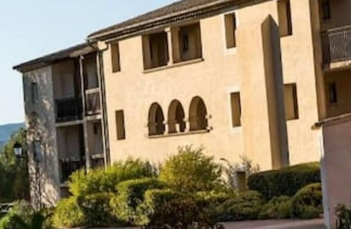 Pont Royal Apartment | Peaceful apartment with a magnificent view.