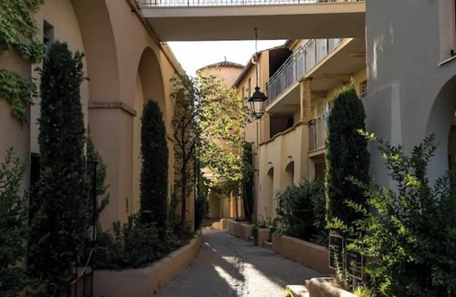 Pont Royal Apartment | Peaceful apartment with a magnificent view.