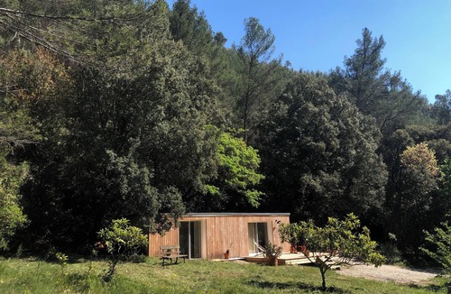 Cuges-les-Pins Apartment | Peaceful haven in the heart of the Sainte Beaume massif, swimming pool. Beach, Marseille 20 km.