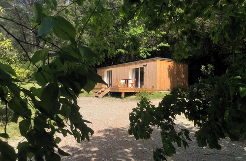 Cuges-les-Pins Apartment | Peaceful haven in the heart of the Sainte Beaume massif, swimming pool. Beach, Marseille 20 km.