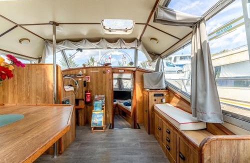 Bellegarde Boat Rental | Penichette Odyssey Croisieres