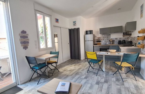 Valras-Plage House | « Pescadhome » Maison Rénovée 2024. Centre Valras, Plage à 130m, Climatisation