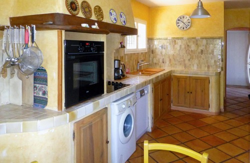 Entrecasteaux House | Pet friendly home in Entrecasteaux