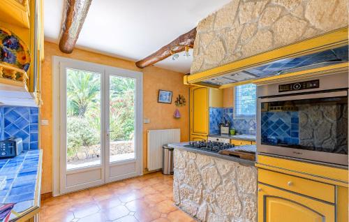 Roujan House | Pet Friendly Home In Roujan