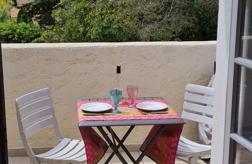 Boulouris-sur-Mer Apartment | Petit Bastidon - 44m2 -1 bedroom upstairs/double bed and 1 sofa bed downstairs