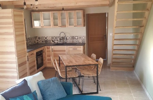 Eygalieres House | Petite Maison DE Charme AU Milieu DES Champs A 2 MIN DU Village