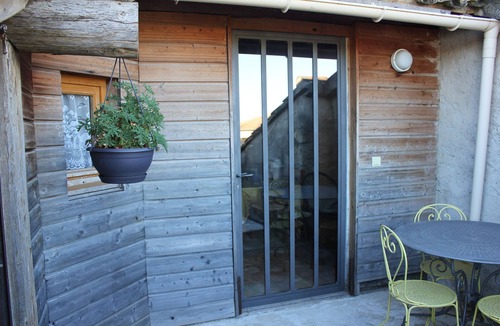 Noves Apartment | PETRARQUE: Gîtes of Aurose Tower