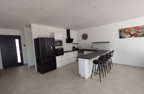 Deaux House | Phoebus - Villa Marie "Bienvenue et place à la détente !"