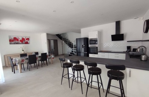 Deaux House | Phoebus - Villa Marie "Bienvenue et place à la détente !"