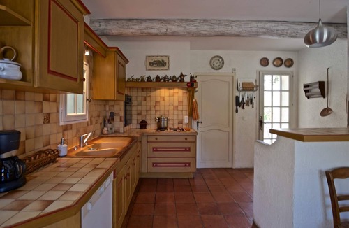 Eygalieres House | Picturesque Provence home with pool in Eygalieres