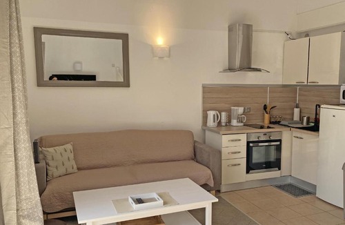 Mouries House | pleasant gîte, with collective heated swimming pool, in the heart of the alpilles in mouriès, 4/6 people.