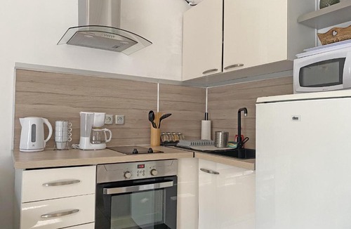 Mouries House | pleasant gîte, with collective heated swimming pool, in the heart of the alpilles in mouriès, 4/6 people.