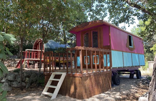 Mougins Cabin | Pleasant gypsy caravan with Jacuzzi 10 min from Cannes