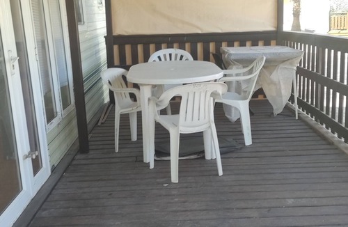 Marseillan Ski Chalet | Pleasant mobile home in a campsite