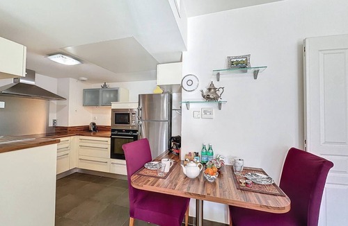 Prado - Republique Apartment | PON2 - 2-room apartment with a pool and terrace
