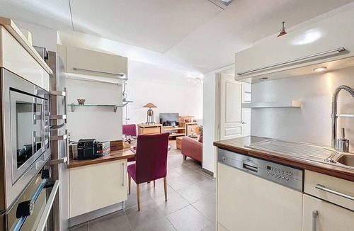 Prado - Republique Apartment | PON2 - 2-room apartment with a pool and terrace