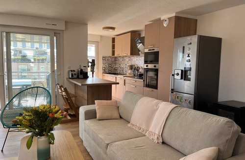 Frejus Plage Apartment | PORT FREJUS, Rare to rent last floor housing, air conditioned, new condition, very nice services, for 8 people, closed garage