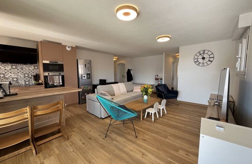 Frejus Plage Apartment | PORT FREJUS, Rare to rent last floor housing, air conditioned, new condition, very nice services, for 8 people, closed garage