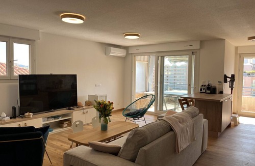 Frejus Plage Apartment | PORT FREJUS, Rare to rent last floor housing, air conditioned, new condition, very nice services, for 8 people, closed garage