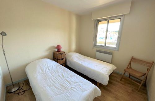 Port-Vendres Apartment | Port-Vendres : Appartement 4 pers., vue port, ascenseur - FR-1-309-188
