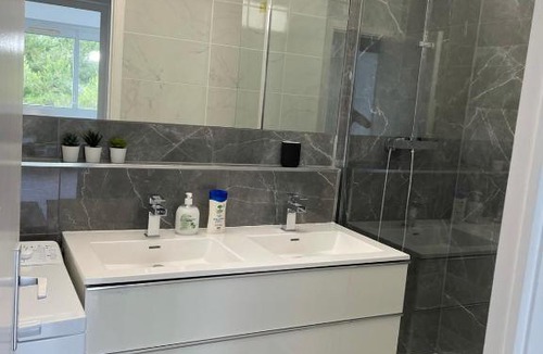 8th Arrondissement Apartment | Porte marine