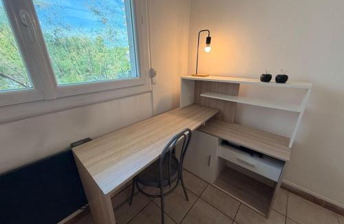 Saint-Martin Apartment | Près d'Arènes, train station, tram, center, and beaches