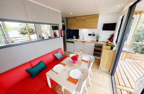 Cabrieres-dʼAigues House | Premium Cottage with Lake View - 27 m² - 2 Bedrooms, Sleeps 4