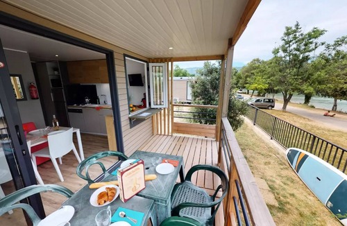 Cabrieres-dʼAigues House | Premium Cottage with Lake View - 27 m² - 2 Bedrooms, Sleeps 4