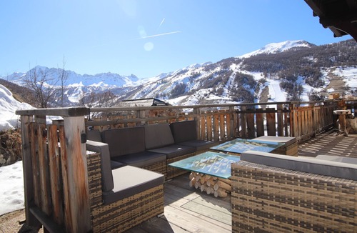 Vars Ski Chalet | PRESTIGE CHALET 24 PERS SWIMMING POOL JACUZZI SAUNA HAMMAM
