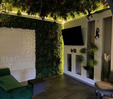 Pomerols Apartment | Prestige Suite with Private Jacuzzi
