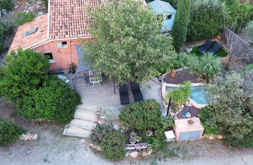 Draguignan House | Pretty little listed maset with natural Jacuzzi