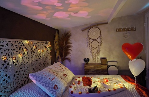 Cuges-les-Pins Bed & Breakfast | Private guest room with patio and spa in Provence