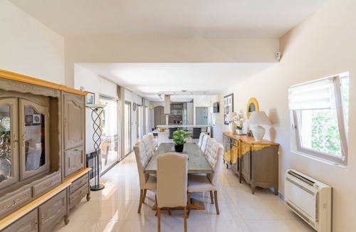 La Crau Villa | Private Pool, Air Conditioning & Provençal Charm