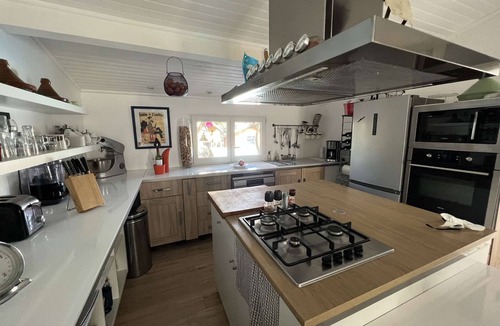 Valras-Plage House | Private Pool House, Sleeps 6, Close to Beach