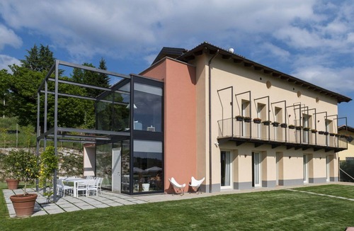 Monteu Roero Villa | Private Villa with A/C, WIFI, private pool, TV, patio, pets allowed, panoramic view, close to Alba